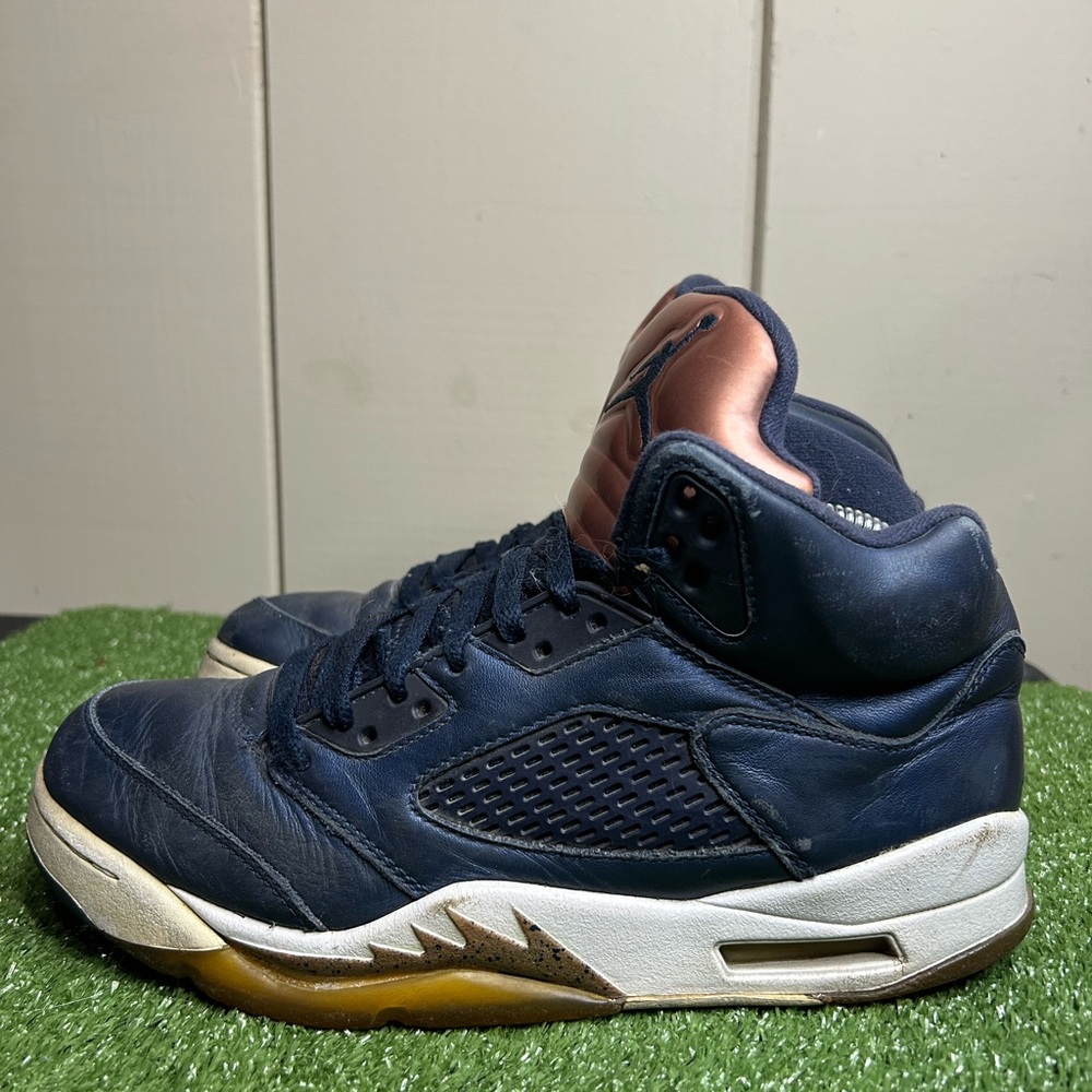 Size 8M- Jordan 5 Retro "Bronze" BEATER